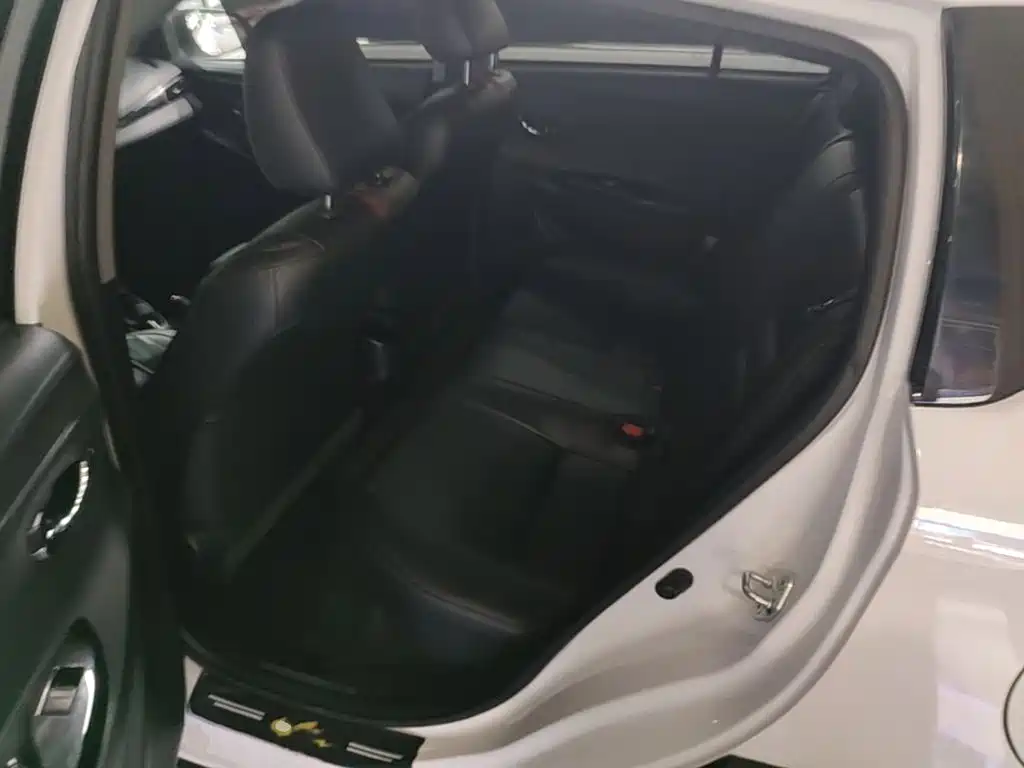 Toyota Yaris L 2022 — фото 17
