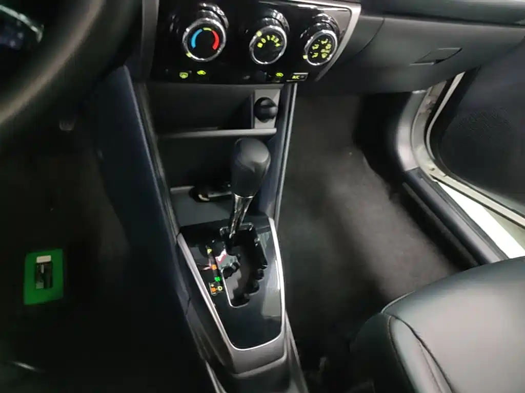 Toyota Yaris L 2022 — фото 14