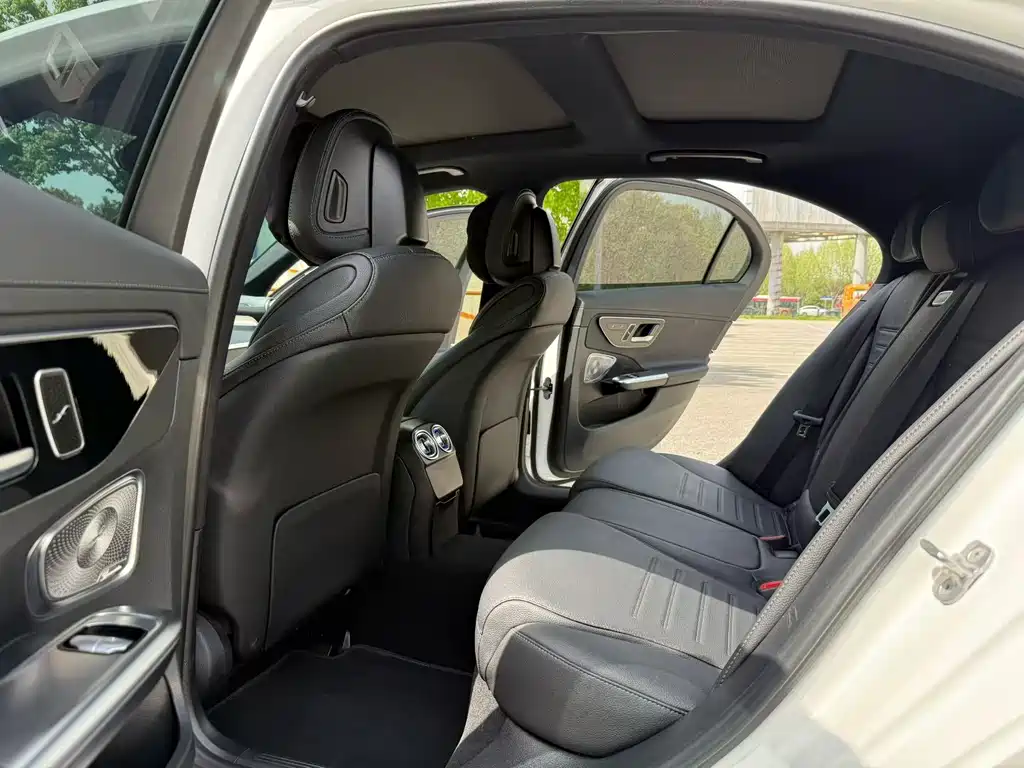 Mercedes-Benz C-Class 2024