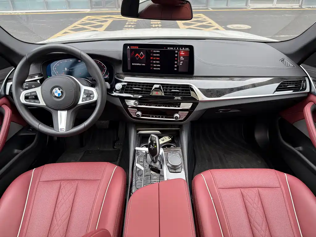 BMW 5 Series 2022 — фото 10