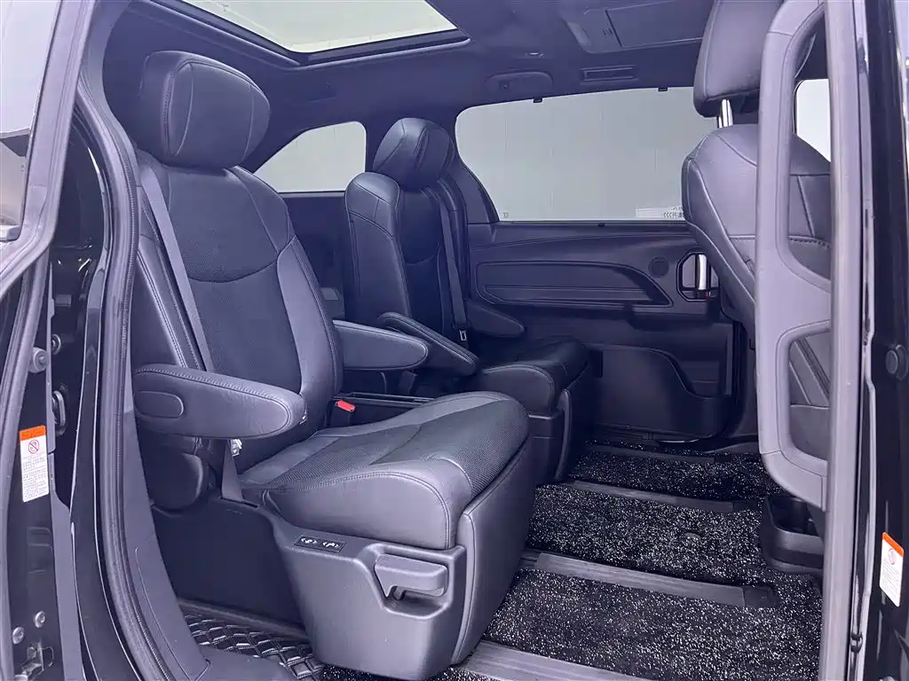 Toyota Granvia 2023 — фото 20