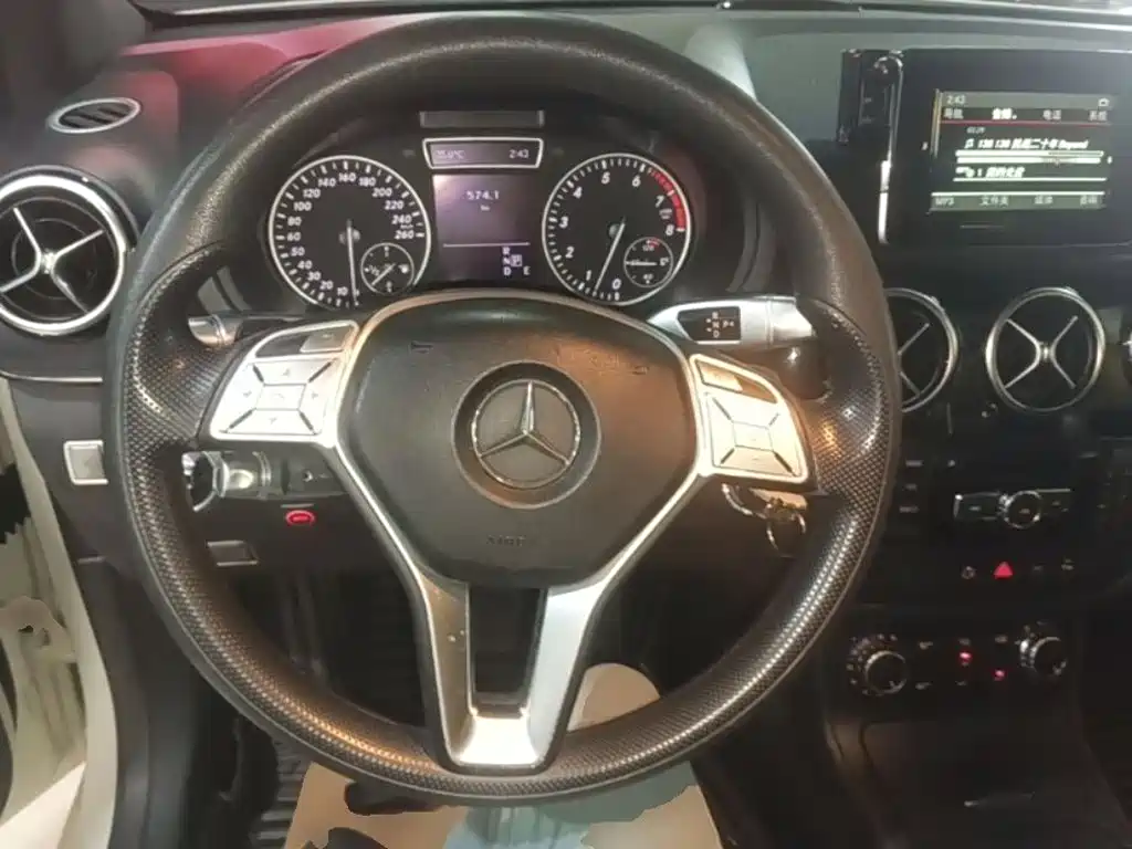 Mercedes-Benz B-Class 2016 — фото 11