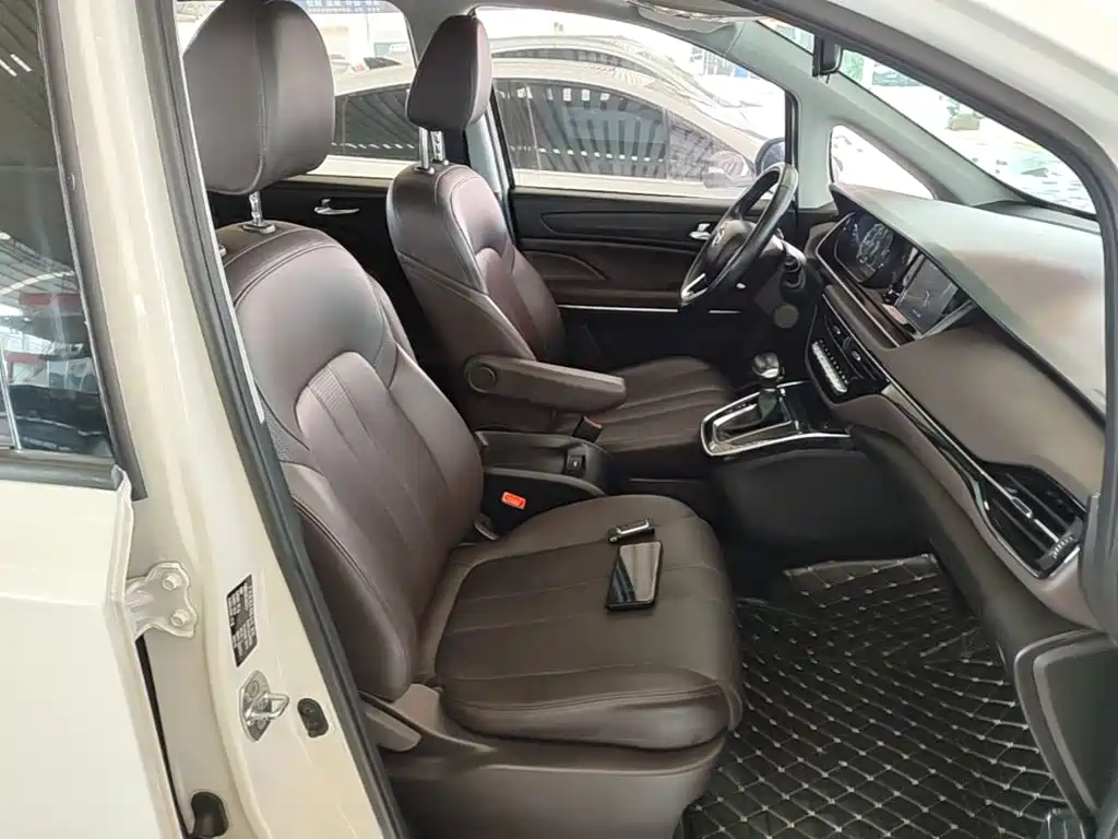 GAC Motor Trumpchi M6 2020 — фото 25