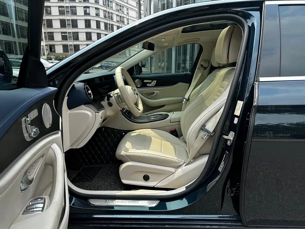 Mercedes-Benz E-Class 2023 — фото 9
