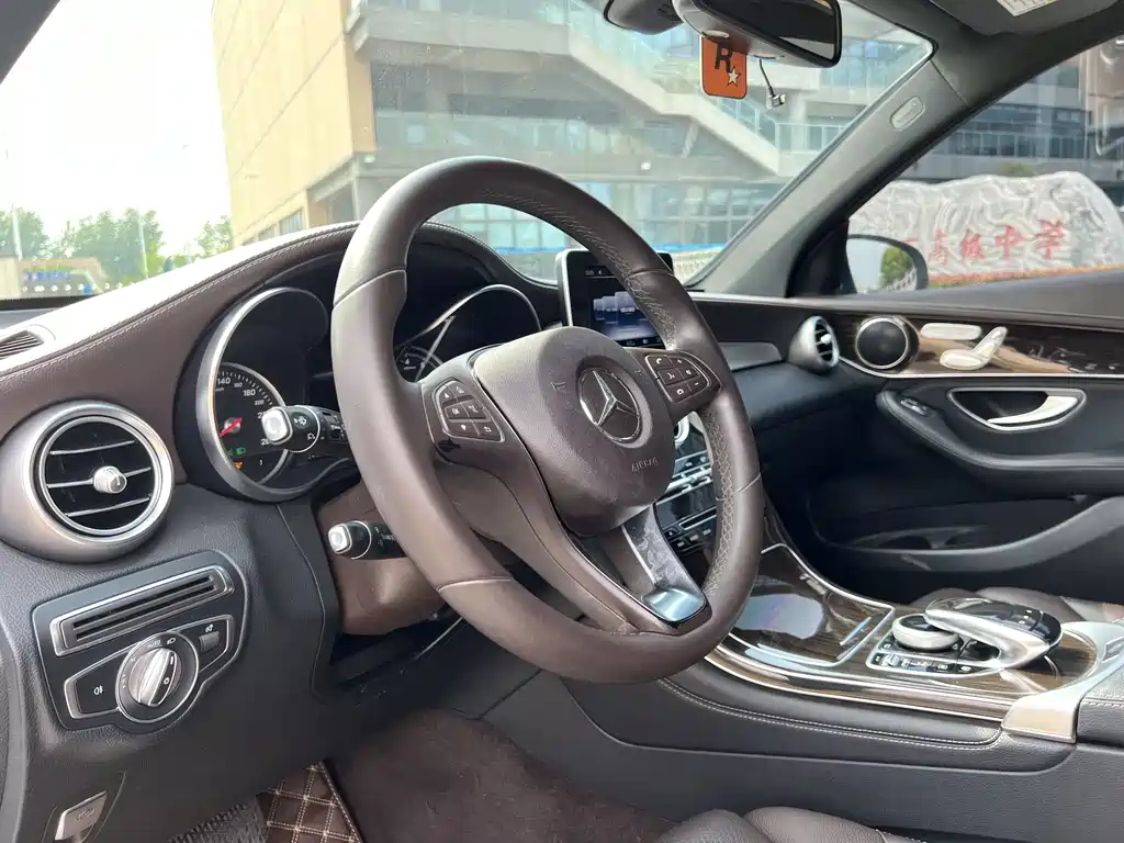 Mercedes-Benz GLC 2018 — фото 11