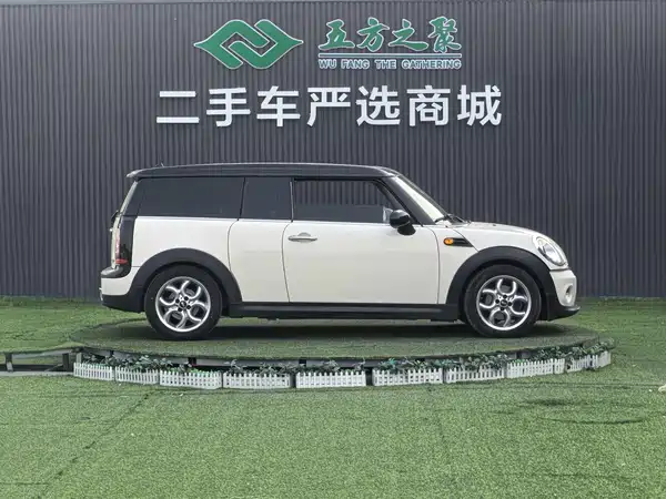 MINI Clubman 2011