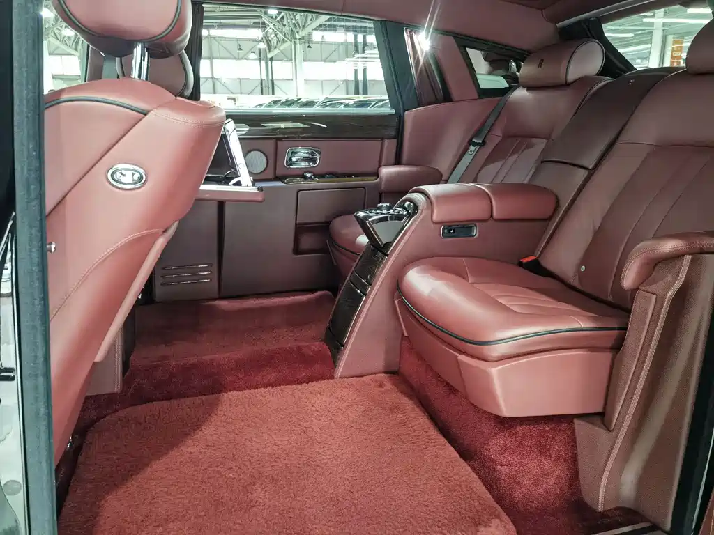 Rolls-Royce Phantom 2016 — фото 9