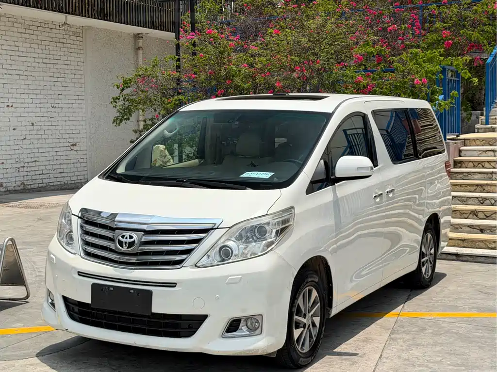 Toyota Alphard 2013