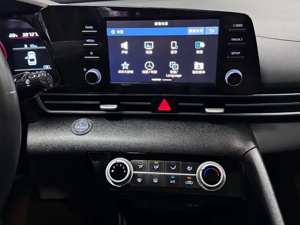 Hyundai Elantra 2023 — фото 13
