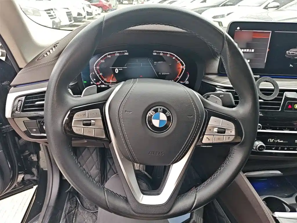BMW 5 Series 2023 — фото 11