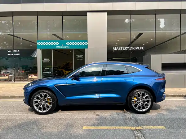 Aston Martin DBX 2024