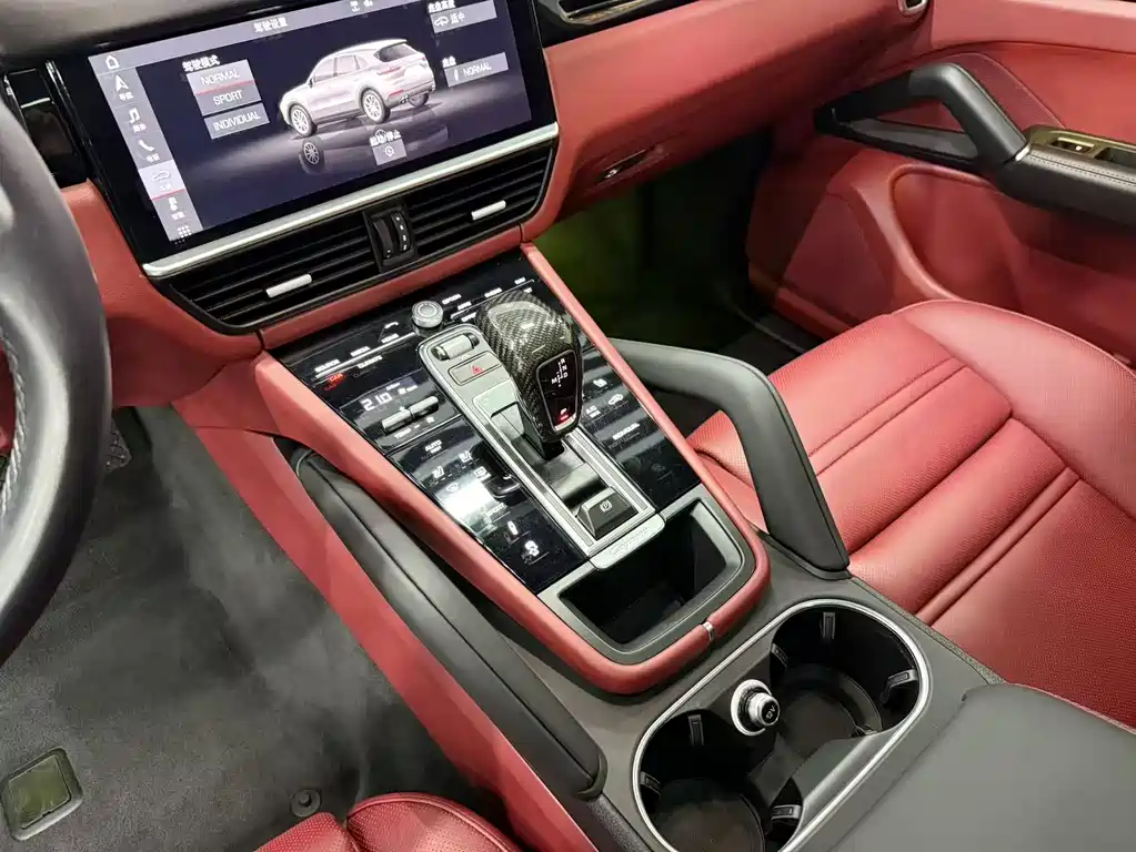 Porsche Cayenne 2020 — фото 18