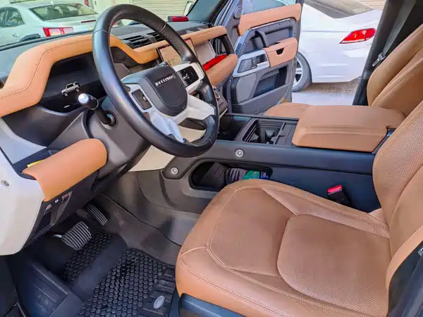 Land Rover Defender 2023