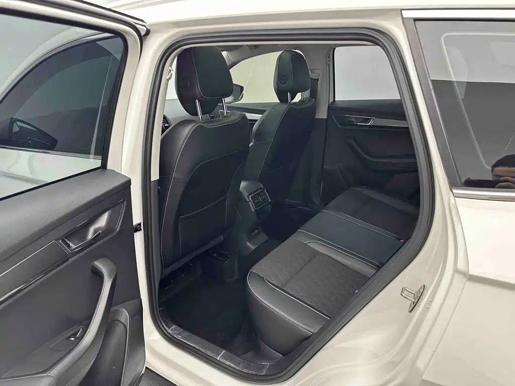Skoda Karoq 2021 — фото 12