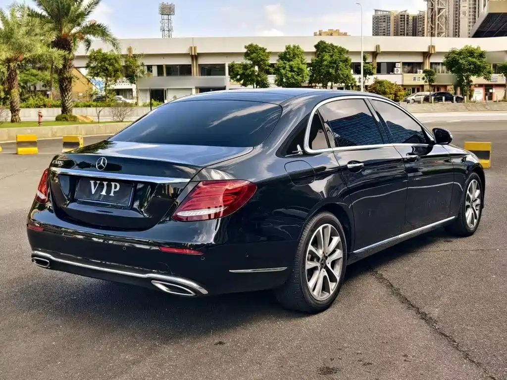 Mercedes-Benz E-Class 2018 — фото 11