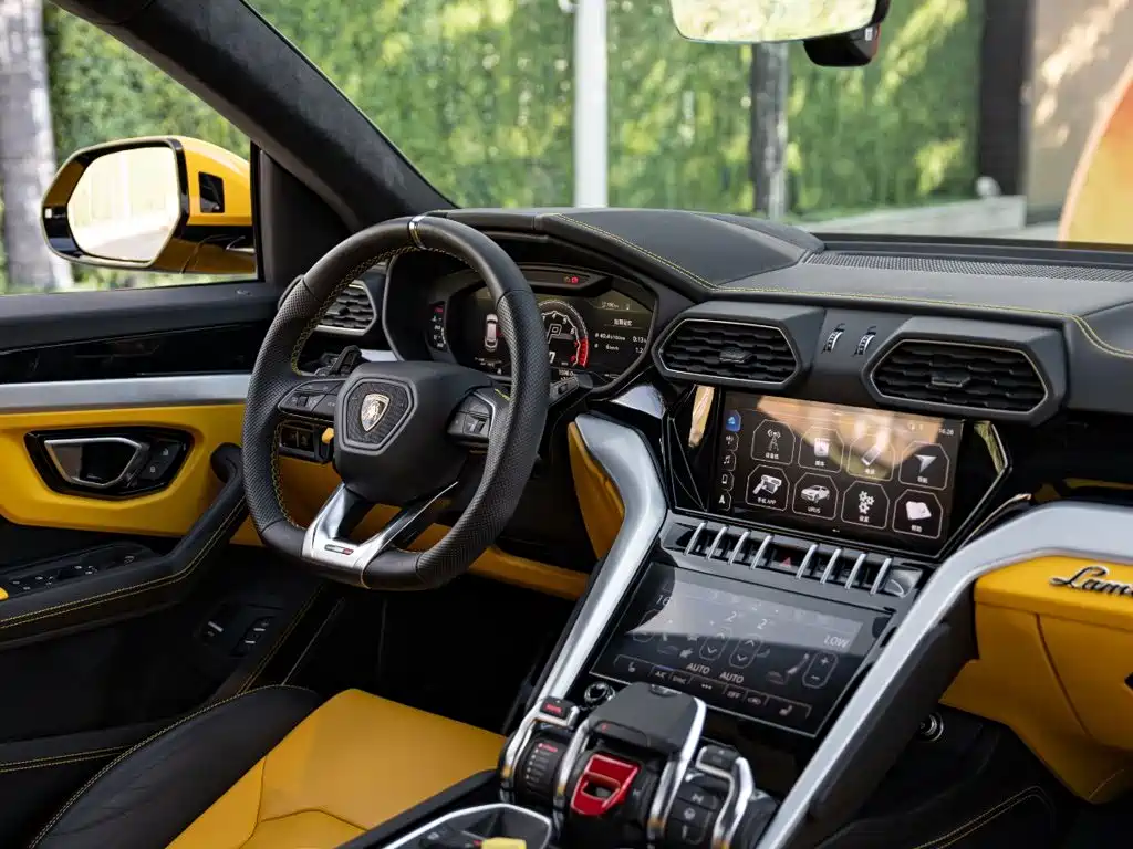Lamborghini Urus 2023 — фото 11