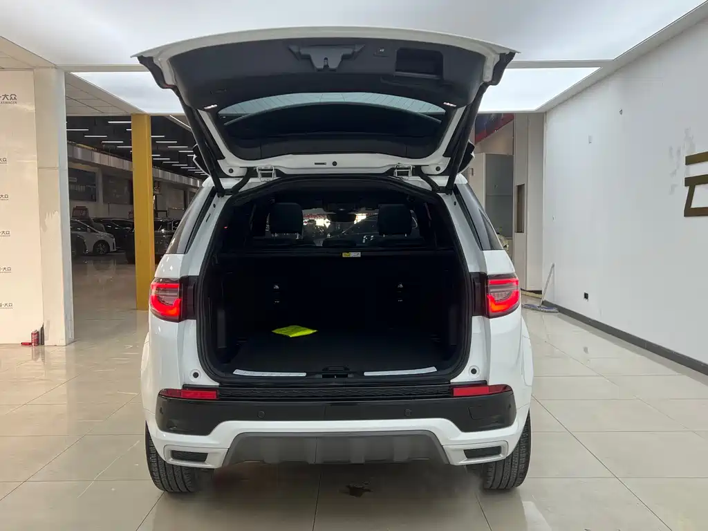 Land Rover Discovery Sport 2023 — фото 18