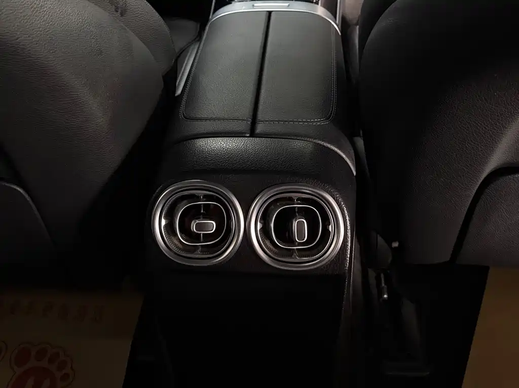 Mercedes-Benz C-Class 2023 — фото 8