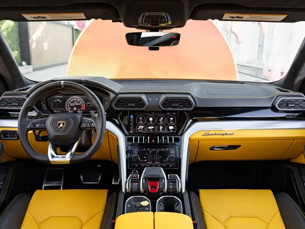 Lamborghini Urus 2023 — фото 10