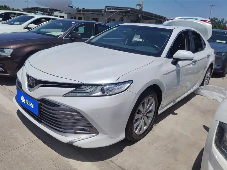 Toyota Camry 2018 — фото 1