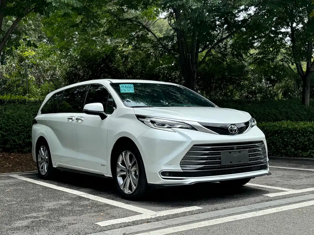 Toyota Sienna 2024
