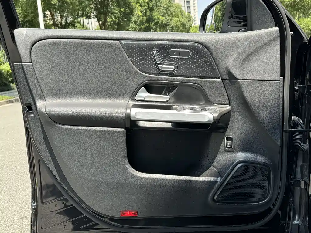 Mercedes-Benz GLB 2025 — фото 14