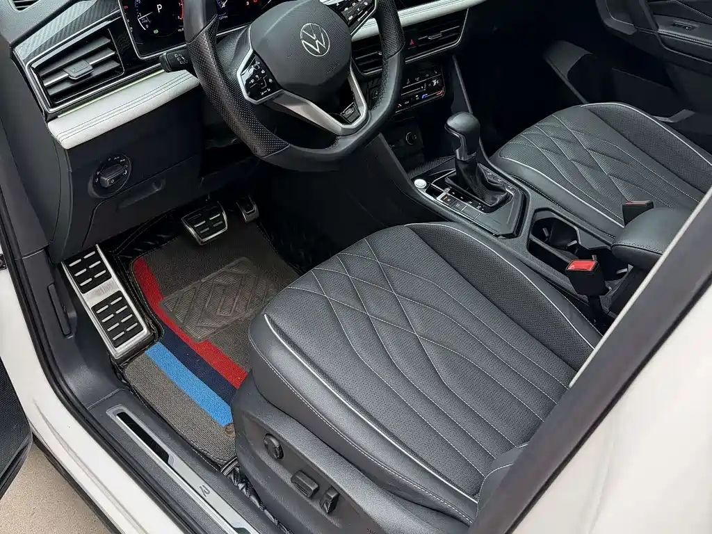 Volkswagen Tiguan L 2023 — фото 4