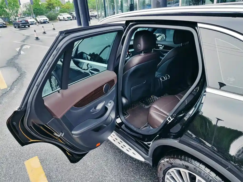 Mercedes-Benz GLC 2017 — фото 15