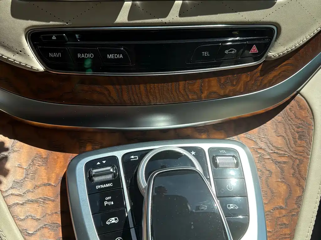 Mercedes-Benz V-Class 2020 — фото 10