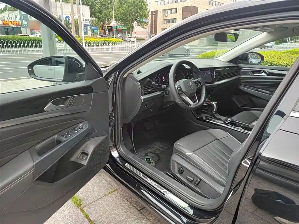 Volkswagen Passat PHEV 2023 — фото 16
