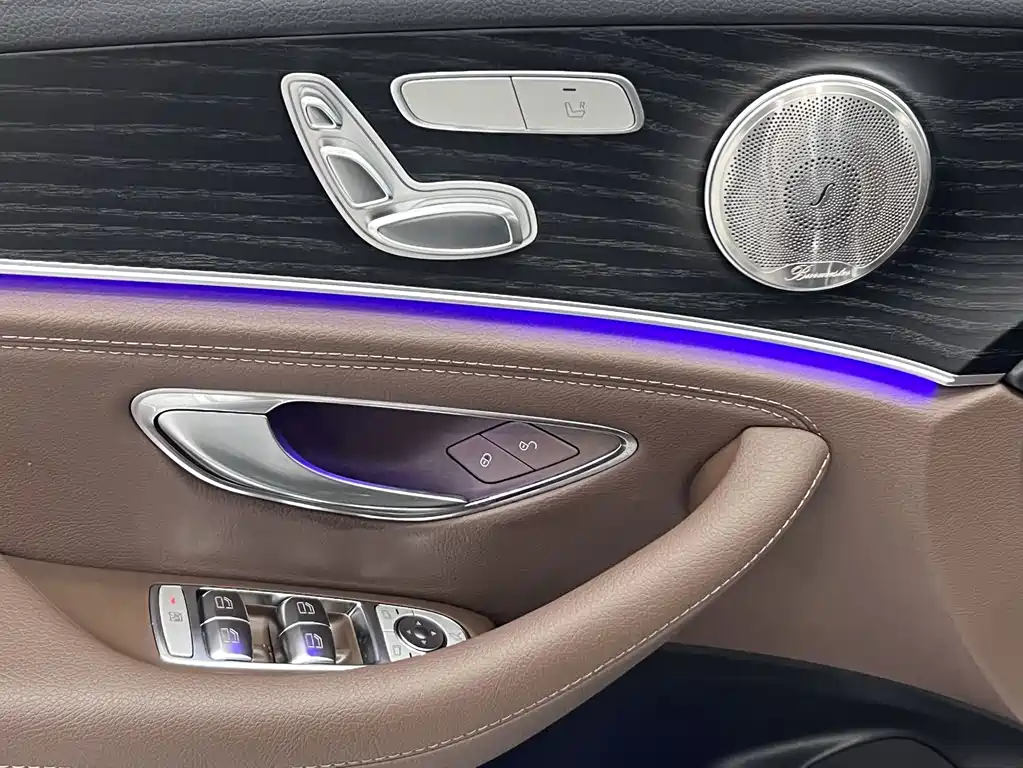 Mercedes-Benz E-Class 2023 — фото 19