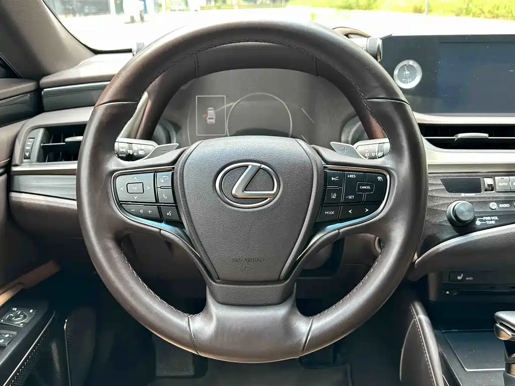 Lexus ES 2020 — фото 6