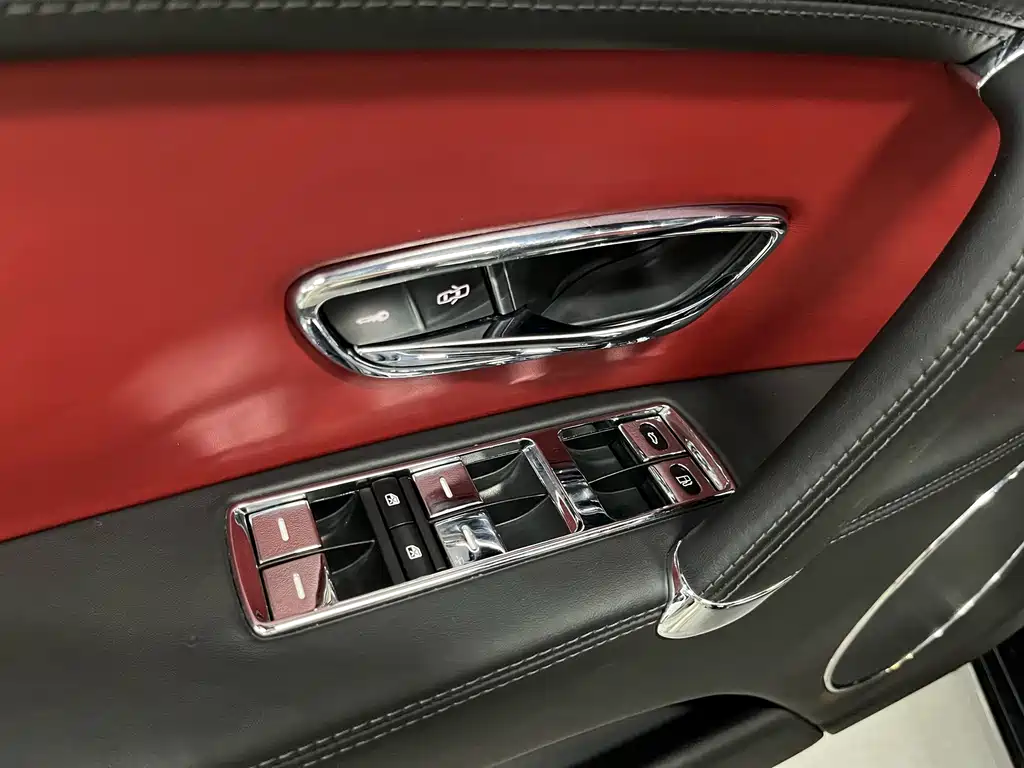 Bentley Flying Spur 2017 — фото 24