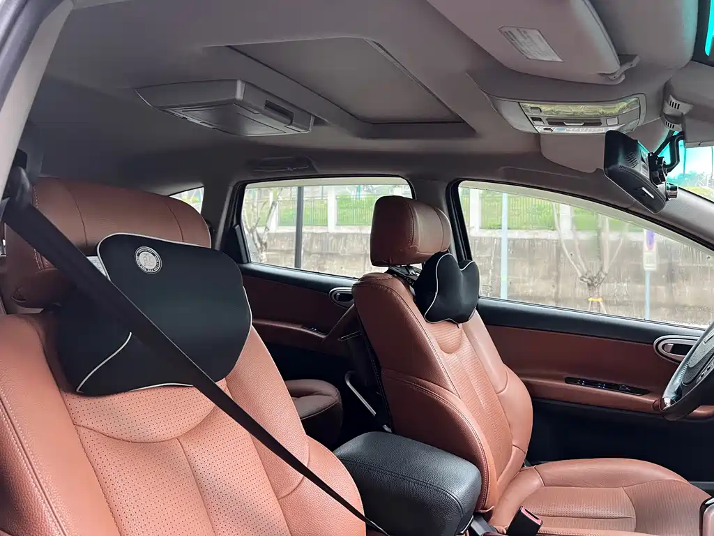 Luxgen Big 7 SUV 2014 — фото 25