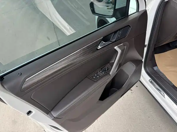 Volkswagen Tiguan L 2017