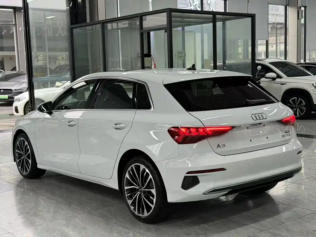 Audi A3 2023 — фото 12