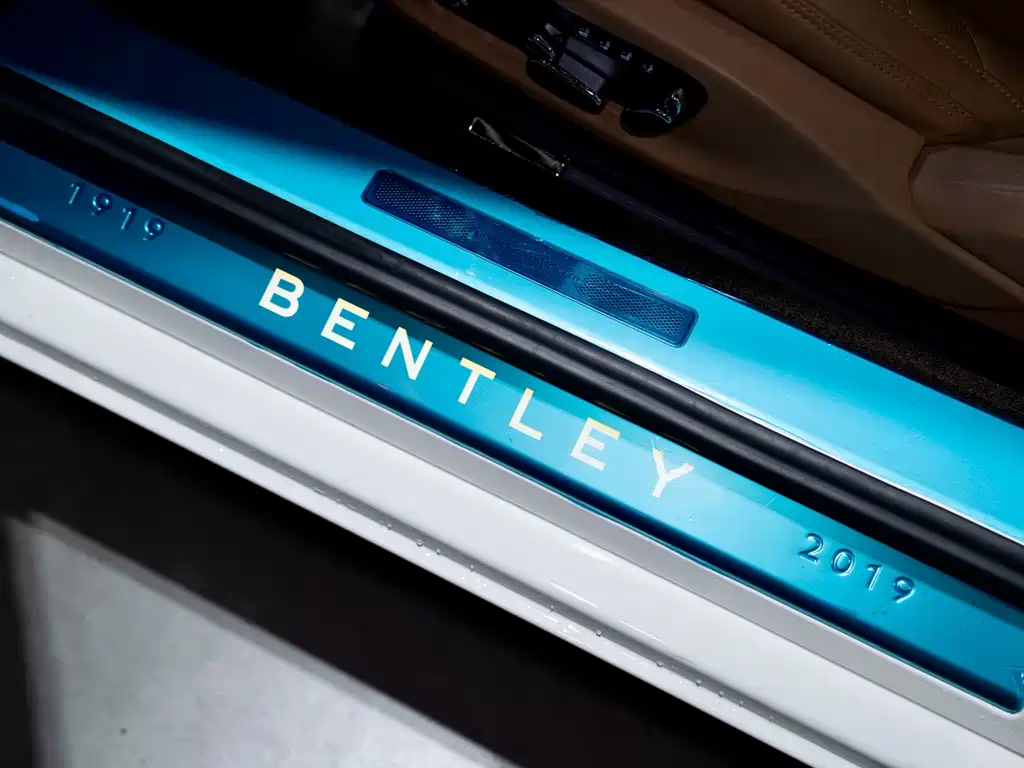 Bentley Continental 2020 — фото 22