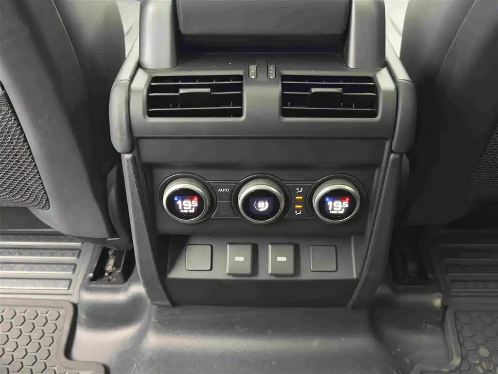 Land Rover Defender 2024 — фото 12