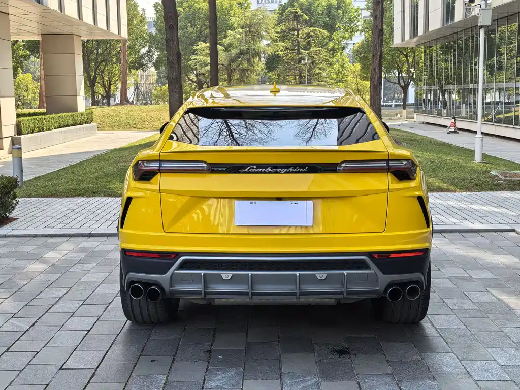 Lamborghini Urus 2023 — фото 49