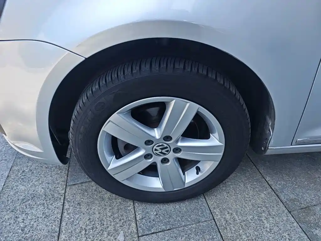 Volkswagen Touran 2015 — фото 23