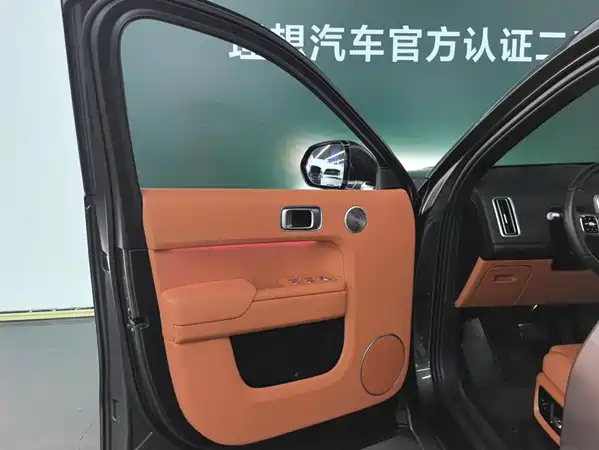 Li Auto L8 2025