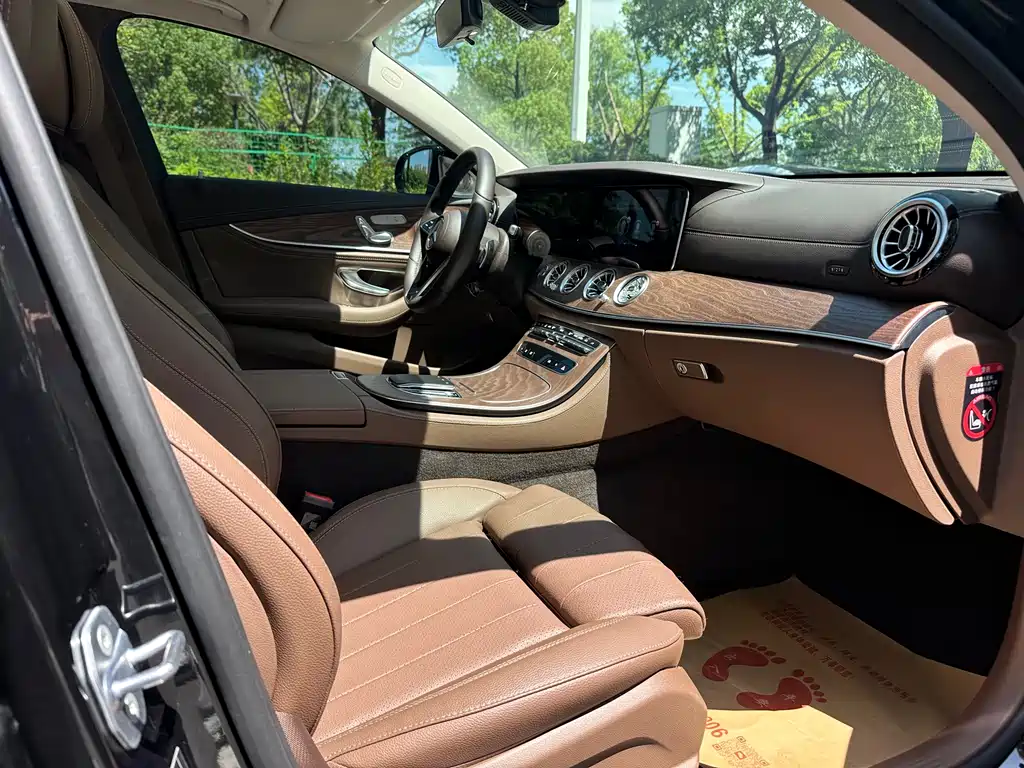Mercedes-Benz E-Class 2023 — фото 14
