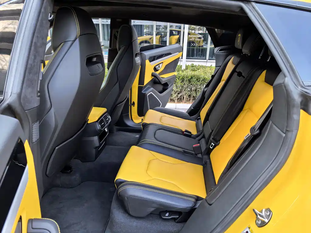 Lamborghini Urus 2023 — фото 43