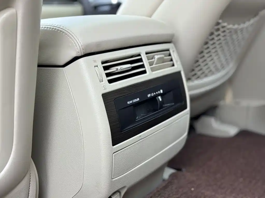 Toyota Land Cruiser 2019 — фото 8