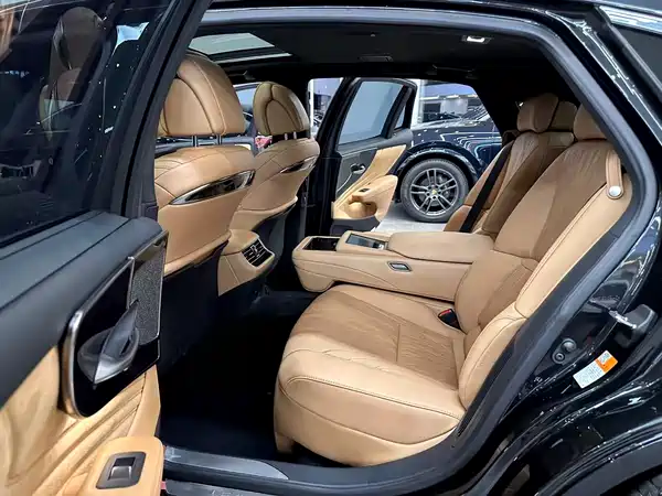 Lexus LS 2021