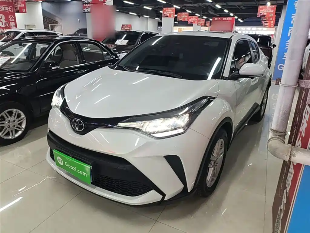 Toyota C-HR 2023 — фото 2