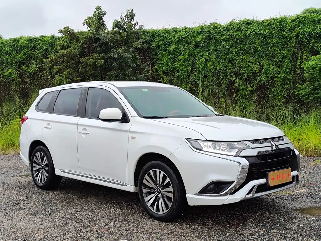 Mitsubishi Outlander 2022