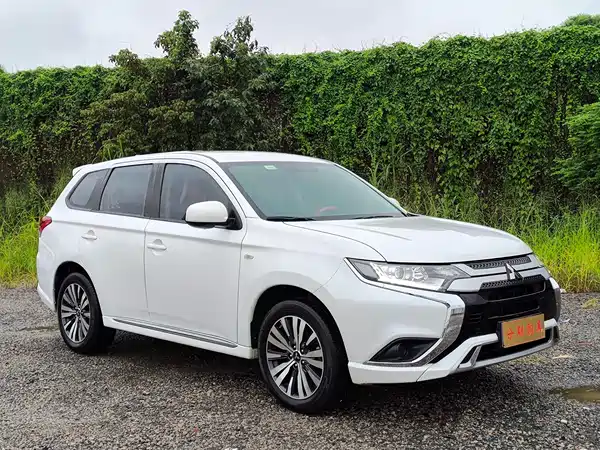 Mitsubishi Outlander 2022