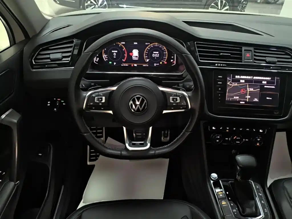 Volkswagen Tiguan L 2021 — фото 11