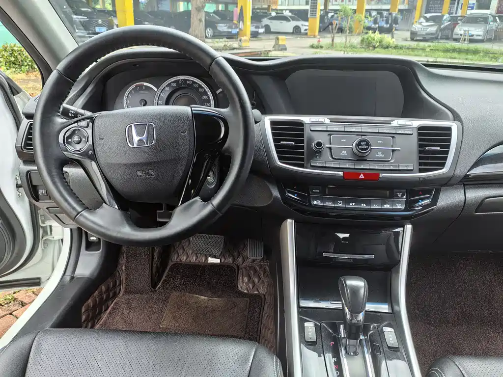 Honda Accord 2016 — фото 8